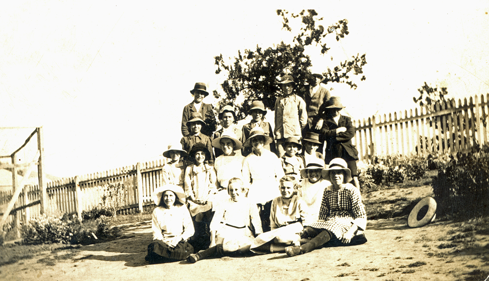 Grade 5 students at Marburg School, Marburg, Ipswich, 1918