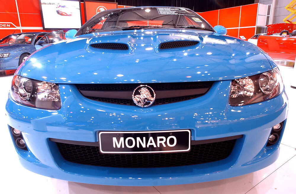Turismo coloured Holden Monaro V8 at Brisbane Motor Show, Ipswich, 3 February 2005 