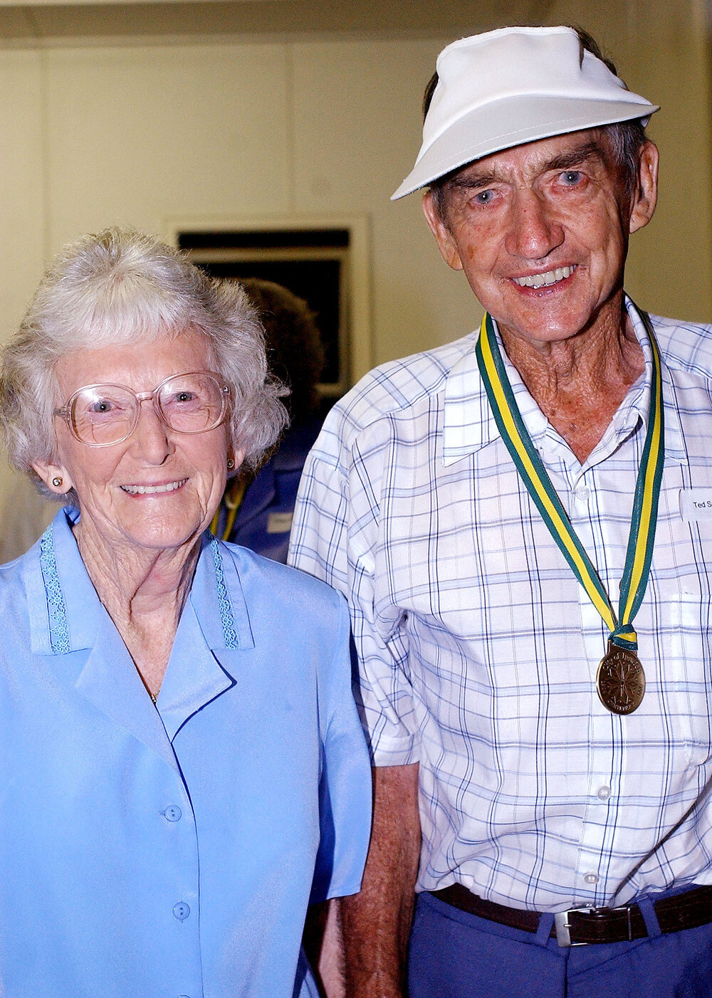 Thelma Moore and Ted Smith at Rosewood Baptist Hall receiving Certificates of appreciation for volunteers at Cabanda Lodge, Ipswich, 7 February 2005 