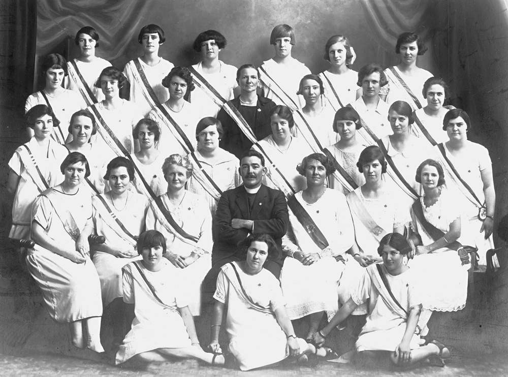 Bundamba Methodist Girls' Comradeship group, Ipswich, 1926