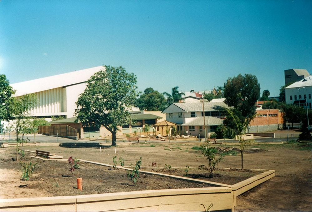Looking towards Civic Centre from South Street beside Hayden building, Ipswich, c.1984