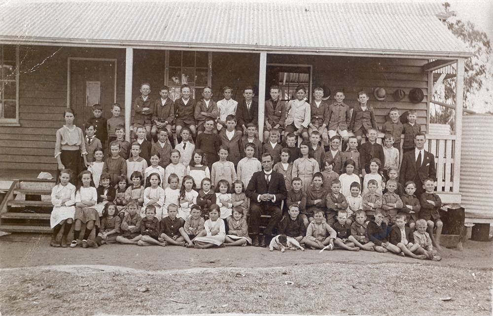 Students at Raceview Provisional school, Raceview, Ipswich, 1901