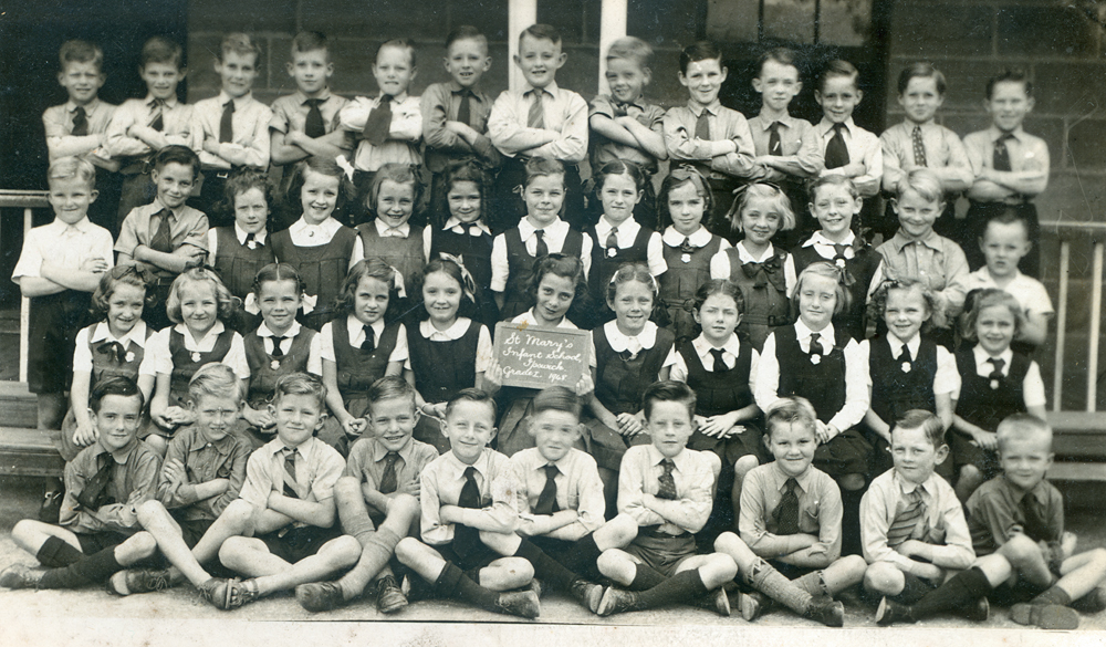 Students from Grade 1, St Mary's Infant School, Ipswich, 1948