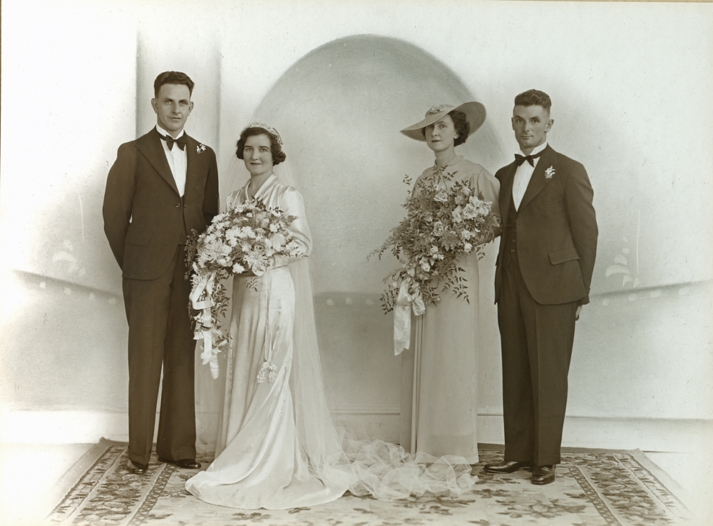 Bridal party of Charles William and Thelma Bridley (nee Bickle), Ipswich, 1937
