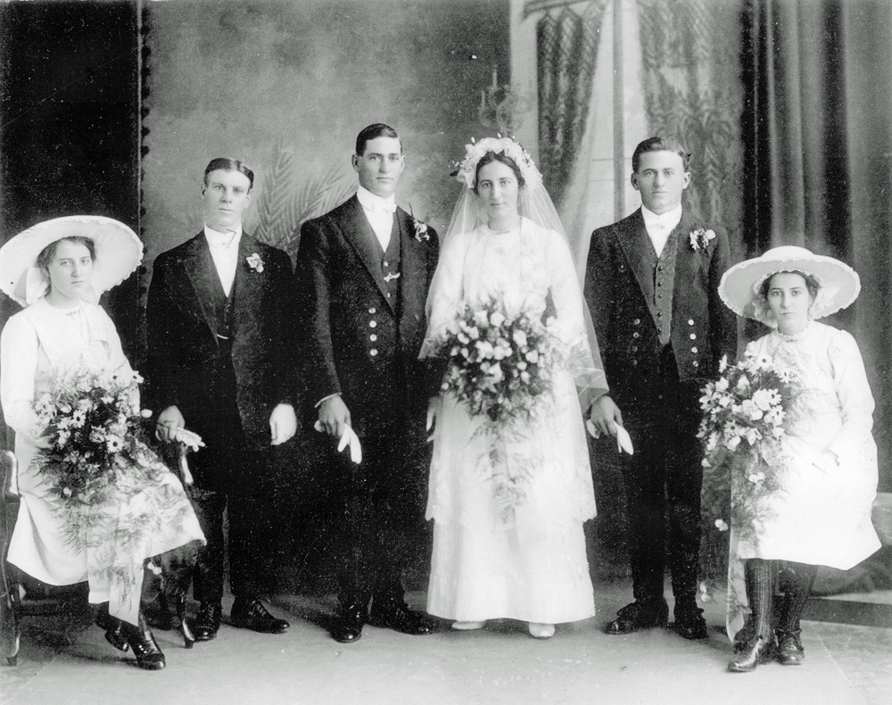 Bridal party of Herbert Edward and Elsie May Hastings (nee Tunstall), Ipswich, 1913