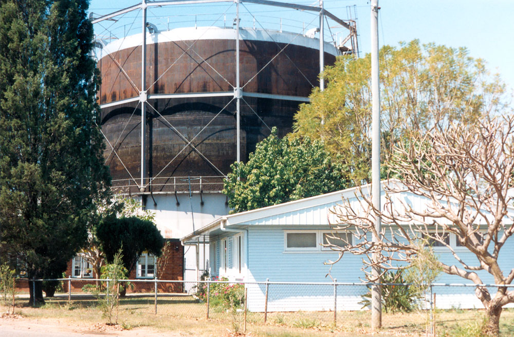 Gasworks storage tank, 8 The Terrace,  North Ipswich, 1991
