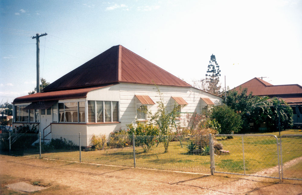 Lowry Lane, Nos 12 and 10 (l to r), North Ipswich, 1991