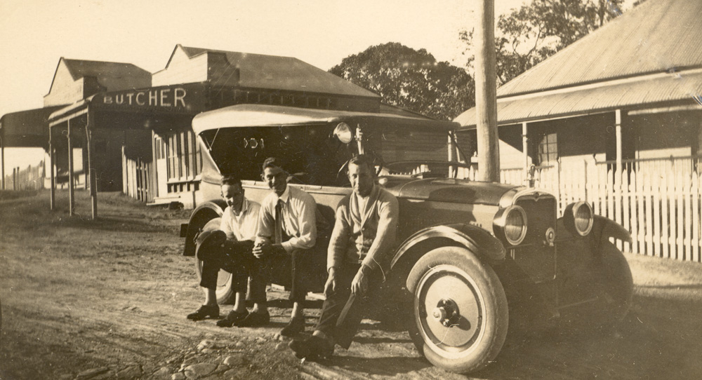 Three unidentified men beside a car of the 1920s, in Pine Mountain Road, North Ipswich
