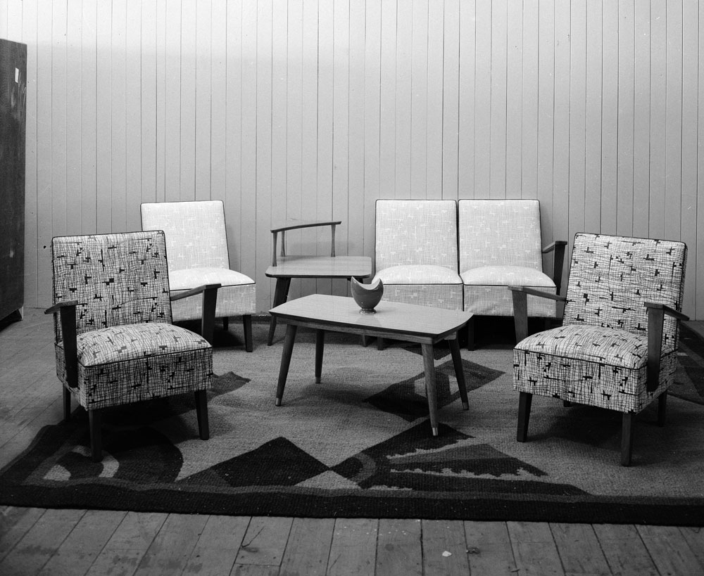 Cribb &amp; Foote furniture display, lounge suite, Ipswich, 1959