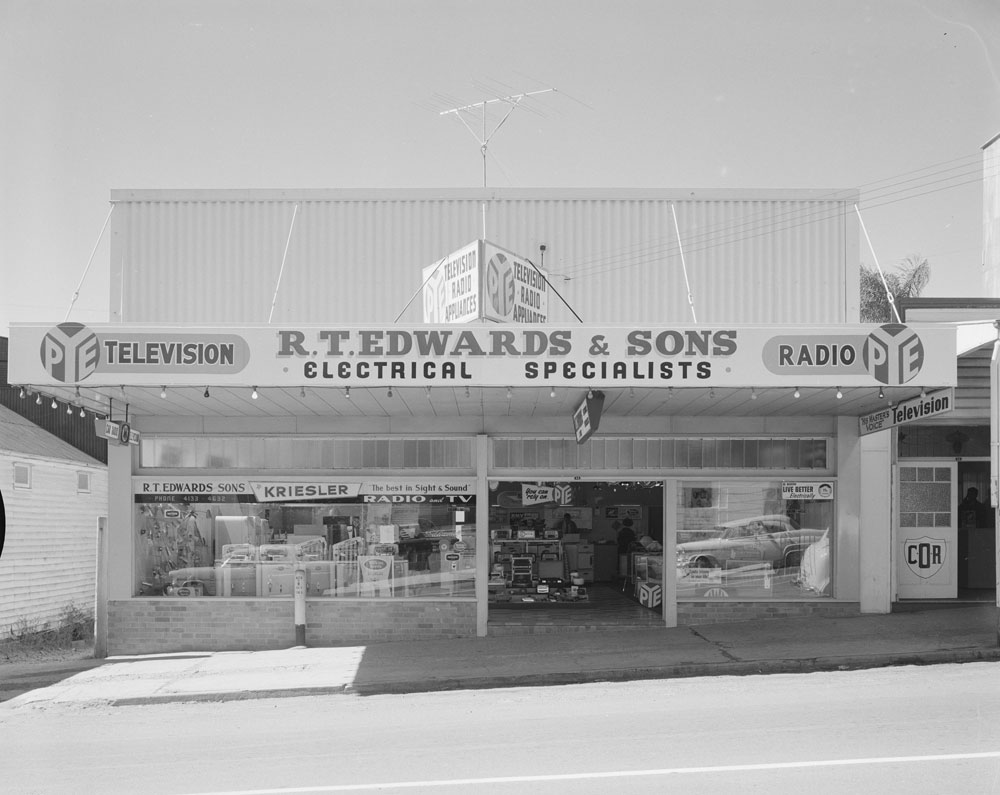 R T Edwards &amp; Sons - Electrical Specialists, 66 East Street, Ipswich, 1959