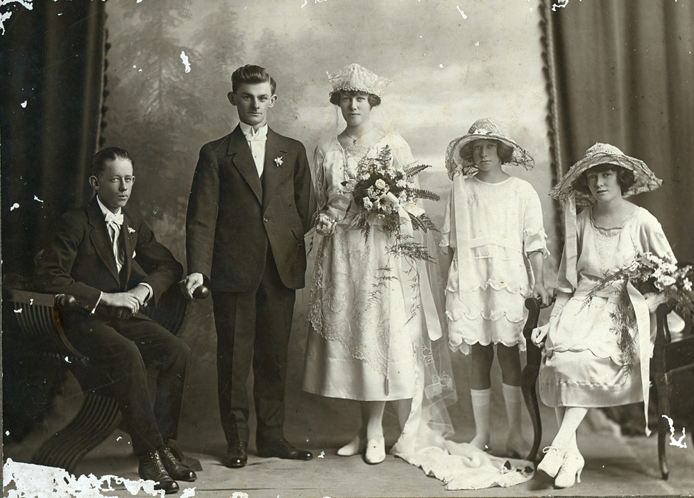 Formal portrait of bridal party of George Dowden and Mary Ivy Pommer, Ipswich, 1922