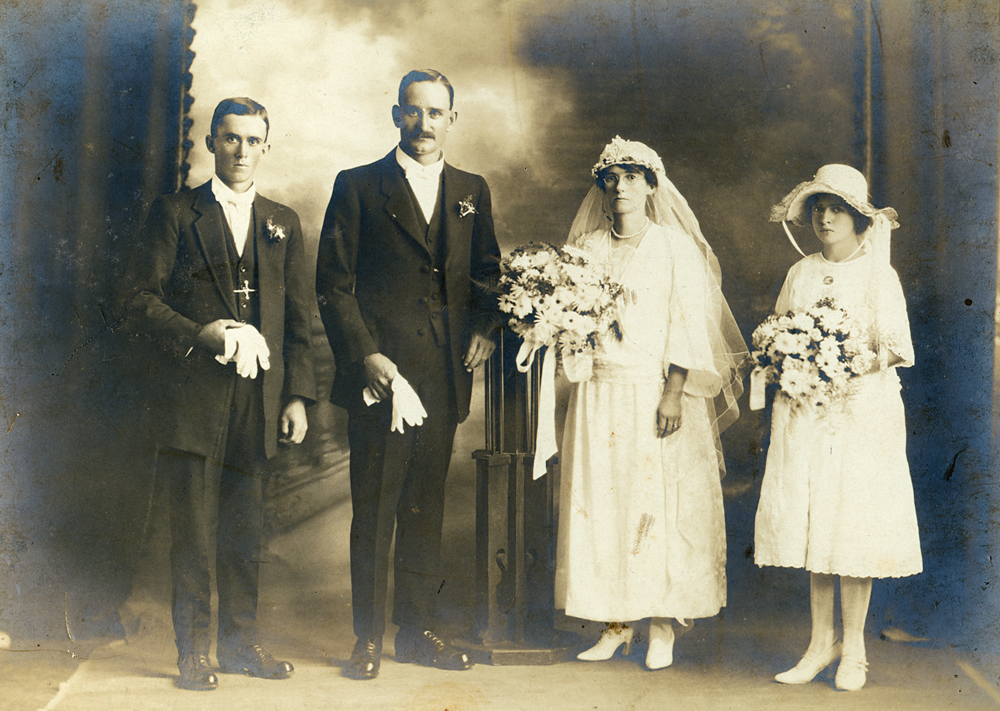 Formal wedding portrait of Albert Walter Brown and Harriet Isabel Hunter, Ipswich, 1924