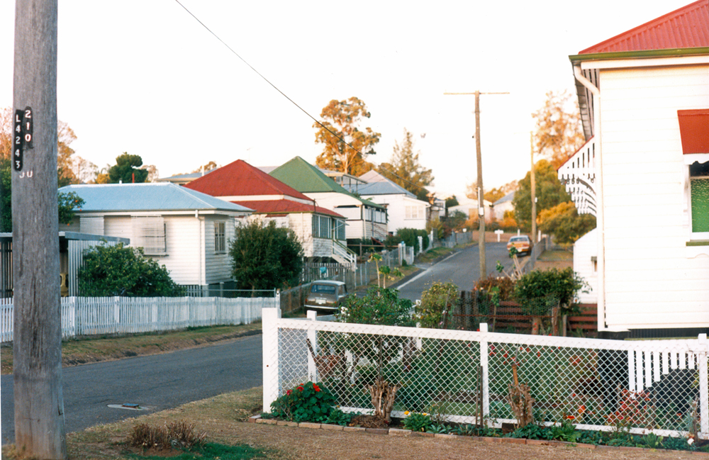 Farrellys Lane streetscape from Thomas Street, Sadliers Crossing, Ipswich, 1991