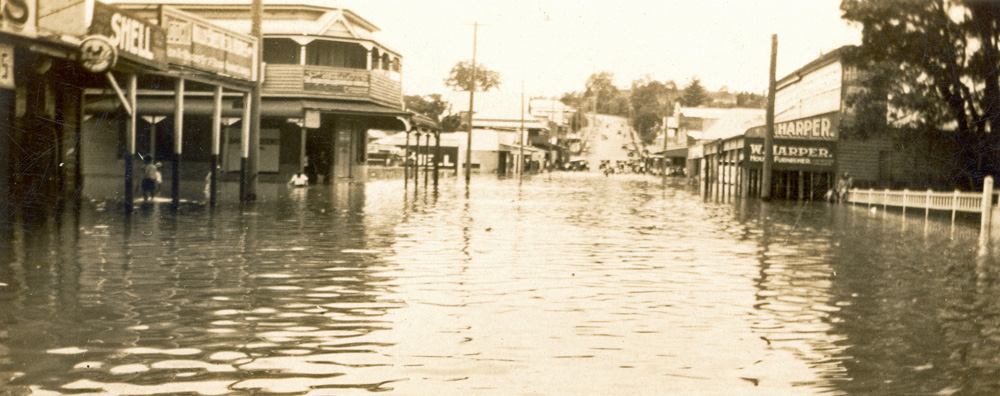 Brisbane Street, Ipswich, in flood in 1927