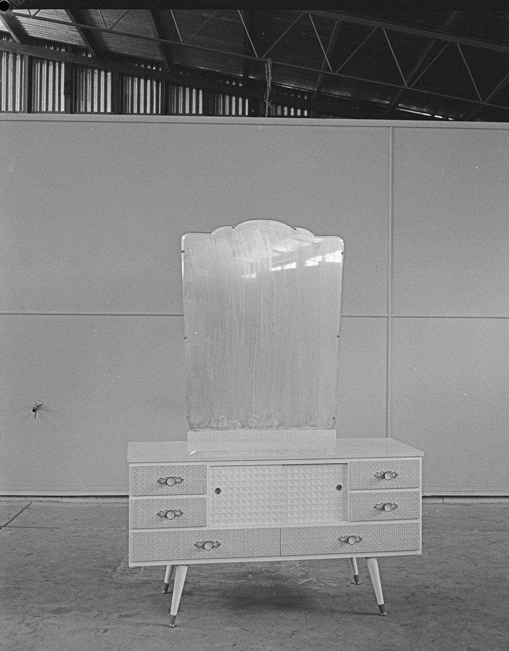 Jordan's Furniture, dressing table, Wulkuraka, Ipswich, 1963