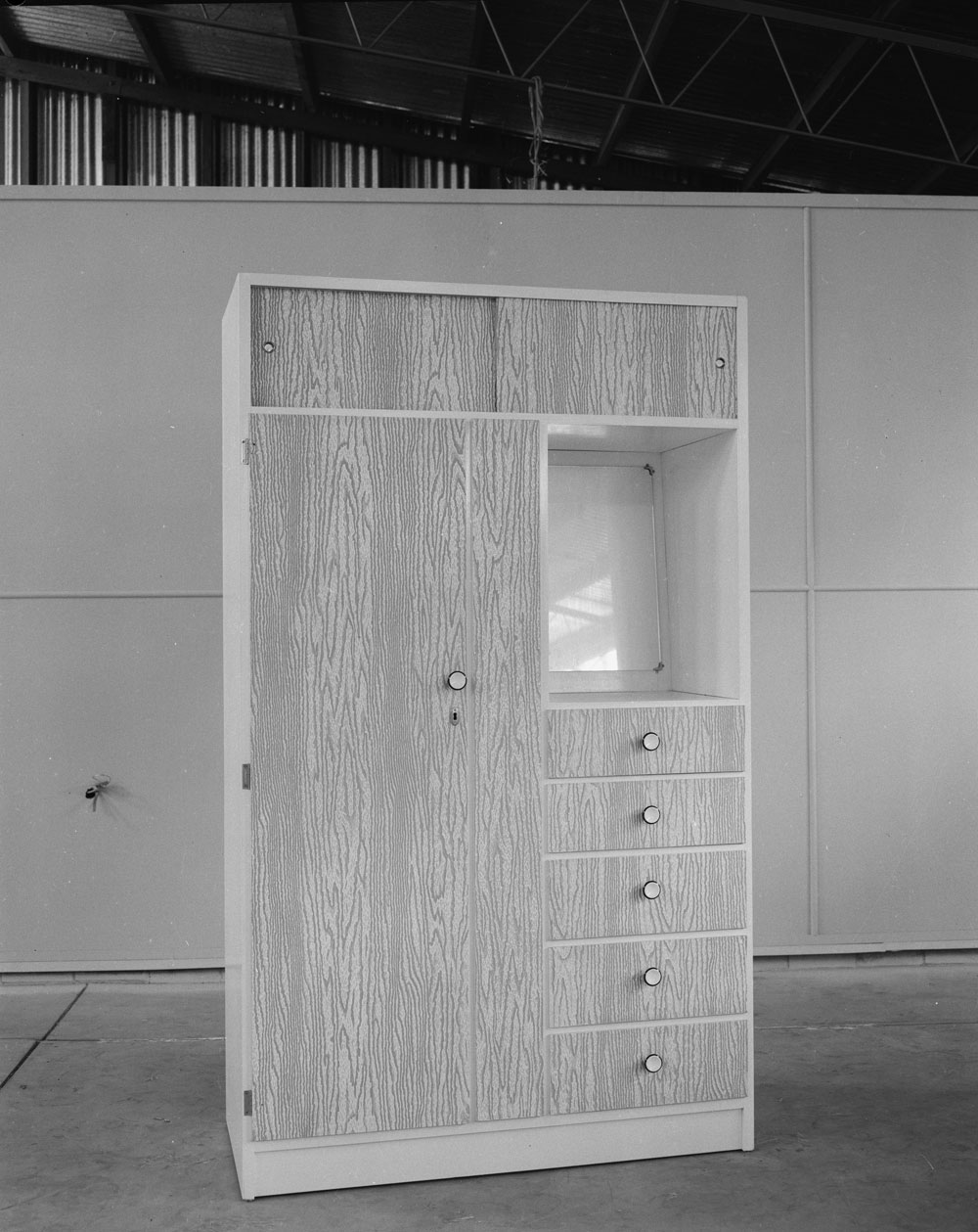 Jordan's Furniture, wardrobe,  Wulkuraka,  Ipswich, 1963