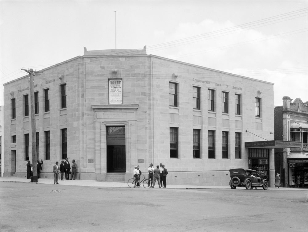 Commonwealth Bank building with people waiting outside, Ipswich, early 1930s