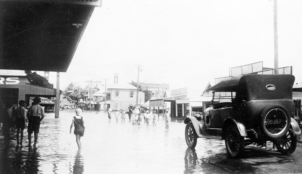 Brisbane Street, Ipswich, flooding in the early 1930s