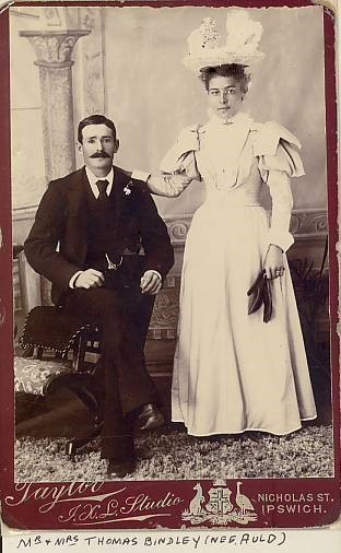 Wedding photograph of Thomas and Margaret Auld, 1897