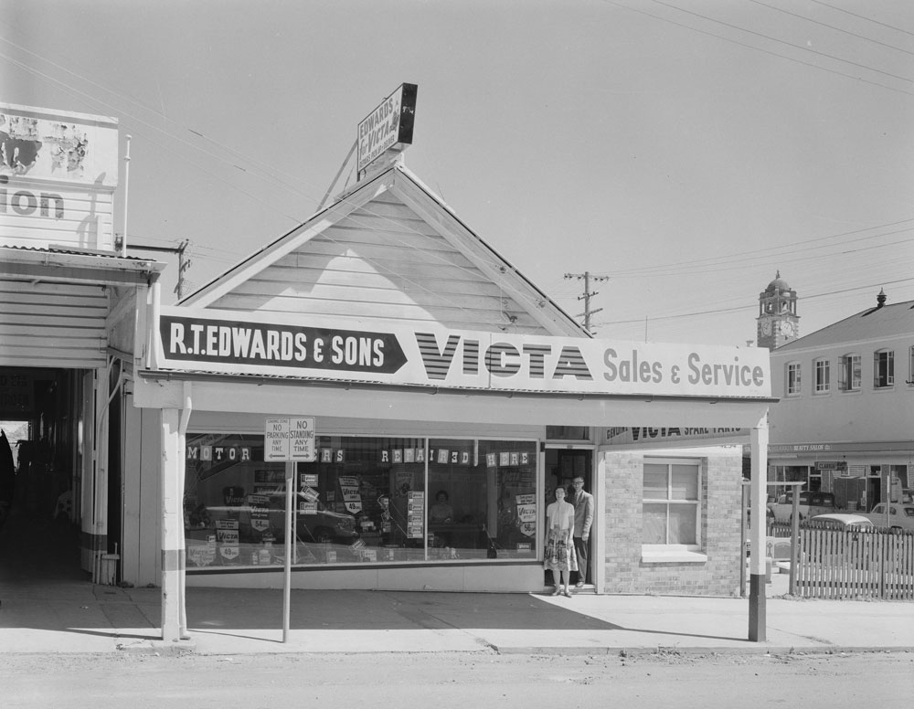R. T. Edwards &amp; Sons Victa Sales and Service showroom, corner of Limestone and East Street, Ipswich, 1963