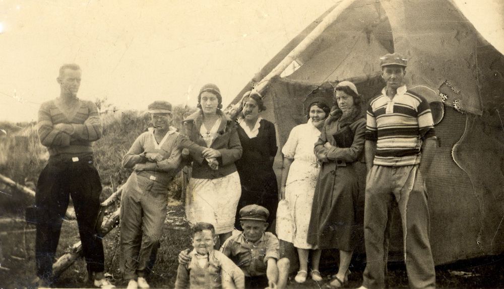 Dooner family of Ipswich, camping, 1933-1934