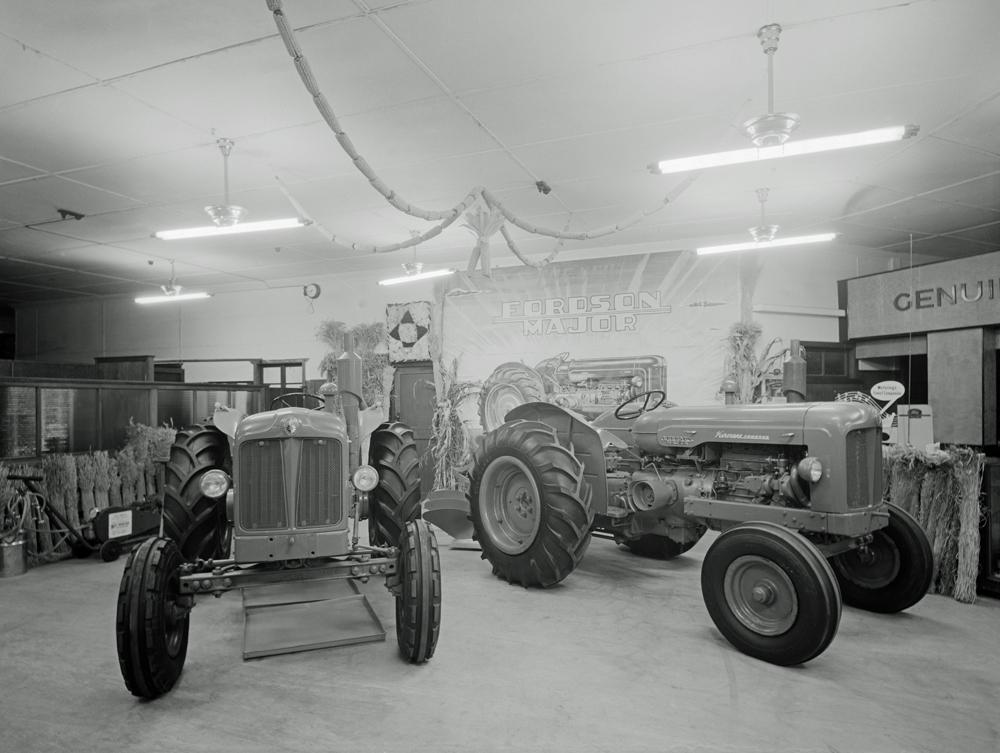 Modern Motors Fordson Major Tractor Display, cnr Gordon &amp; Brisbane Street, c.1952