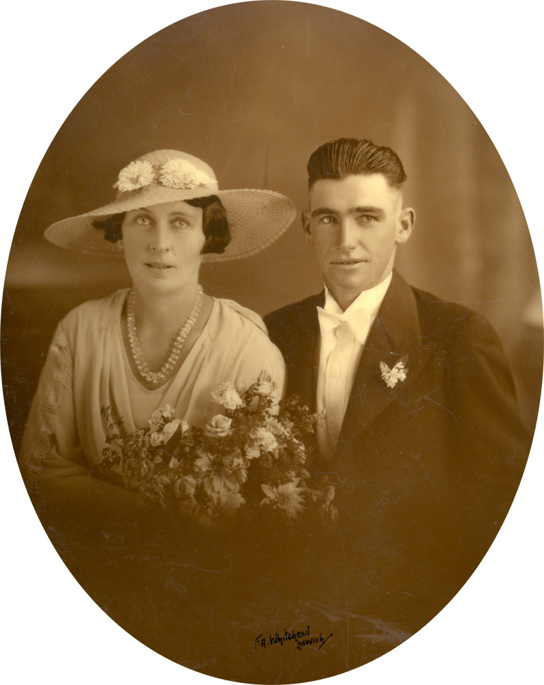 Formal wedding portrait of Vera Dooner and Leonard Bell, 1935
