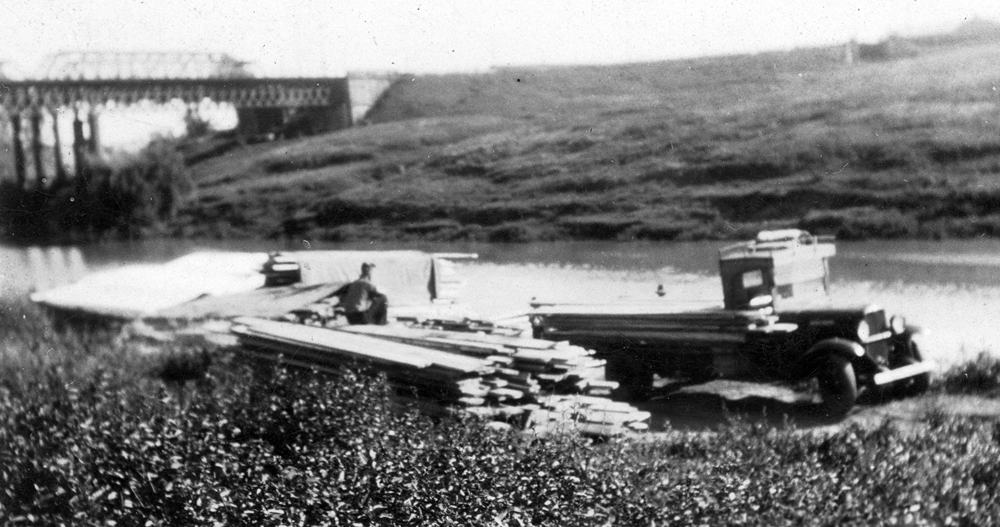 Luya Julius (truck) being pulled from Bremer River at Nicholas Street, Ipswich, by Percy Manders' truck, c.1935
