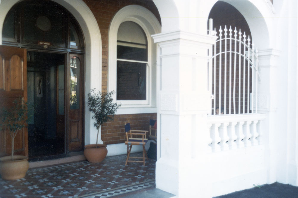 Hotel Metropole, front entrance, 253 Brisbane Street, Ipswich, 1991