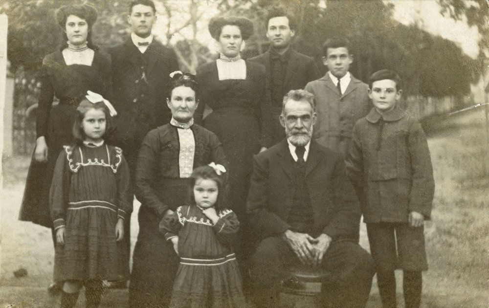 Family of William and Mary Ann Wildey (nee Porter), Raceview, Ipswich, c.1930