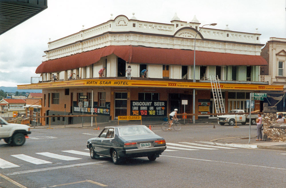 North Star Hotel during demolition, Ipswich, 1986