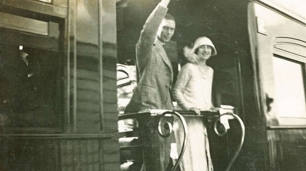 Duke and Duchess of York on the train in Toowoomba, 1927