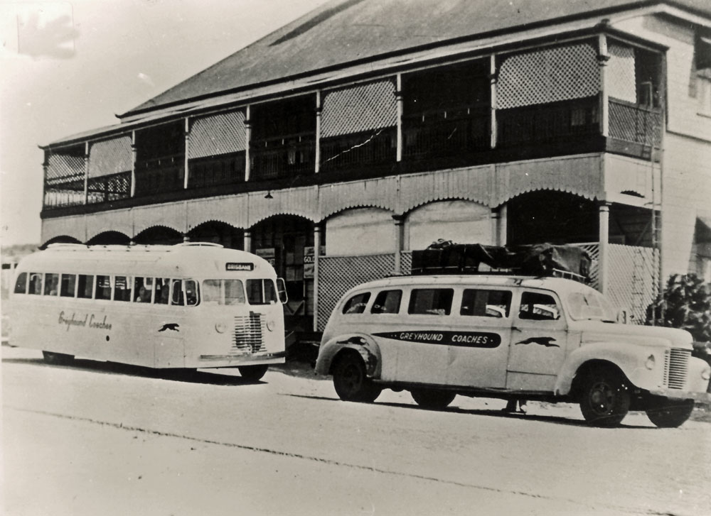 Greyhound coaches outside the Marburg Hotel, Marburg, Ipswich, early 1940s