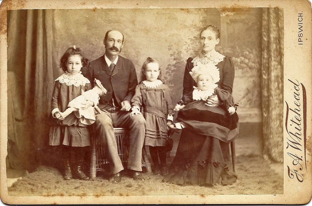 Frederick and Emma Lowe with their three oldest children, Ipswich, 1892