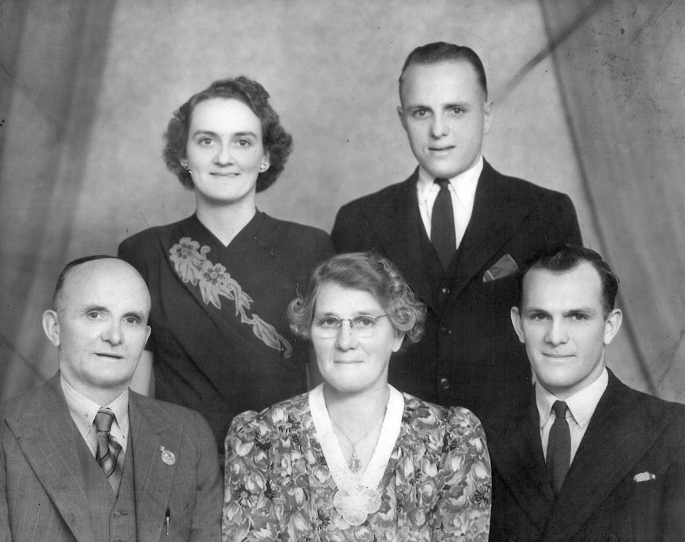 Portrait of Clark family of Ipswich, early 1940s