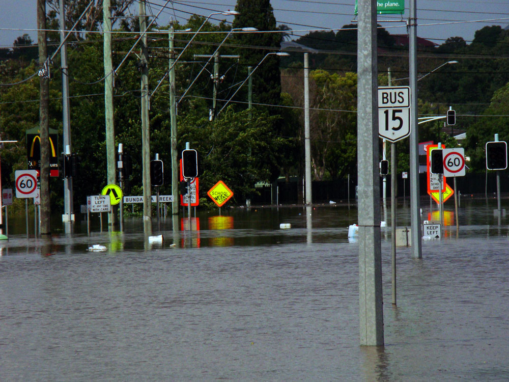 Flood waters at Bundamba Creek, Bundamba, Ipswich, 2011