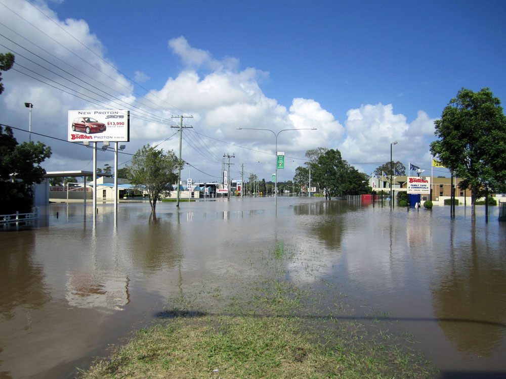 Brisbane Road, flood waters, Bundamba, Ipswich, 2011