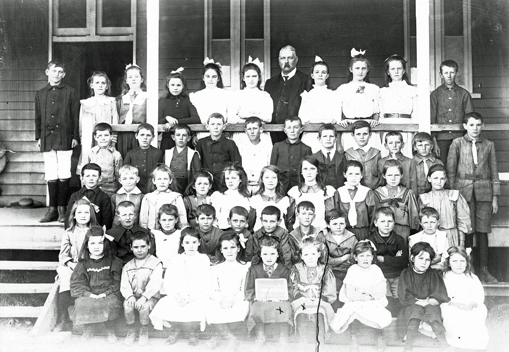Grade 4, 5 and 6 students, Bundamba State School, Bundamba, Ipswich, c.1906