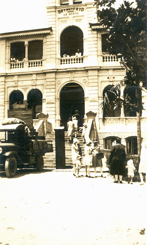 People arriving for an event at Brynhyfryd, 1 High Street, Blackstone, Ipswich, c.1930