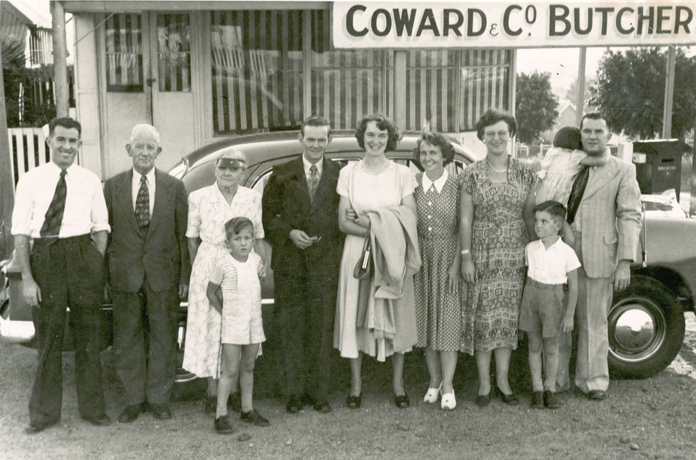 Coward family and friends, North Ipswich, 1950