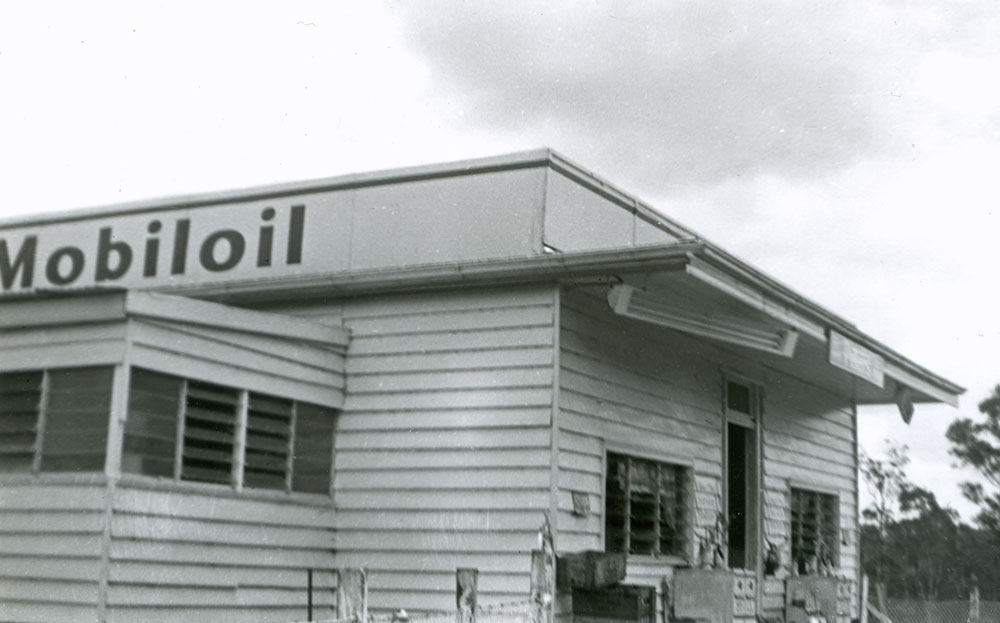 Blue Star Service Station building, Warrego Highway, Blacksoil, Ipswich, 1954