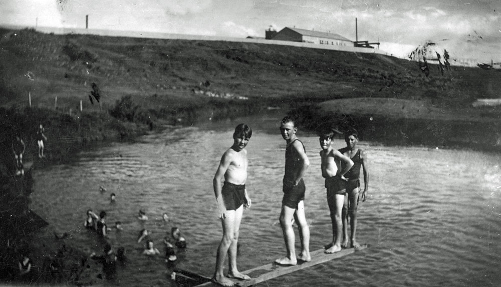Children at the 'Lido' swimming hole on the Bremer River, Brassall, Ipswich, 1921