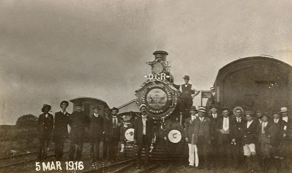 Picnic train for Railway Workshops staff, North Ipswich, 1916