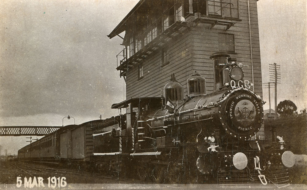 Picnic train for Railway Workshops staff from North Ipswich, 1916