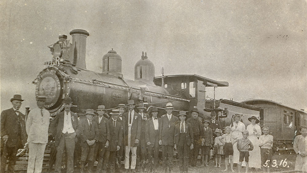 Staff and friends from Railway Workshops, North Ipswich, in front of picnic train, 1916