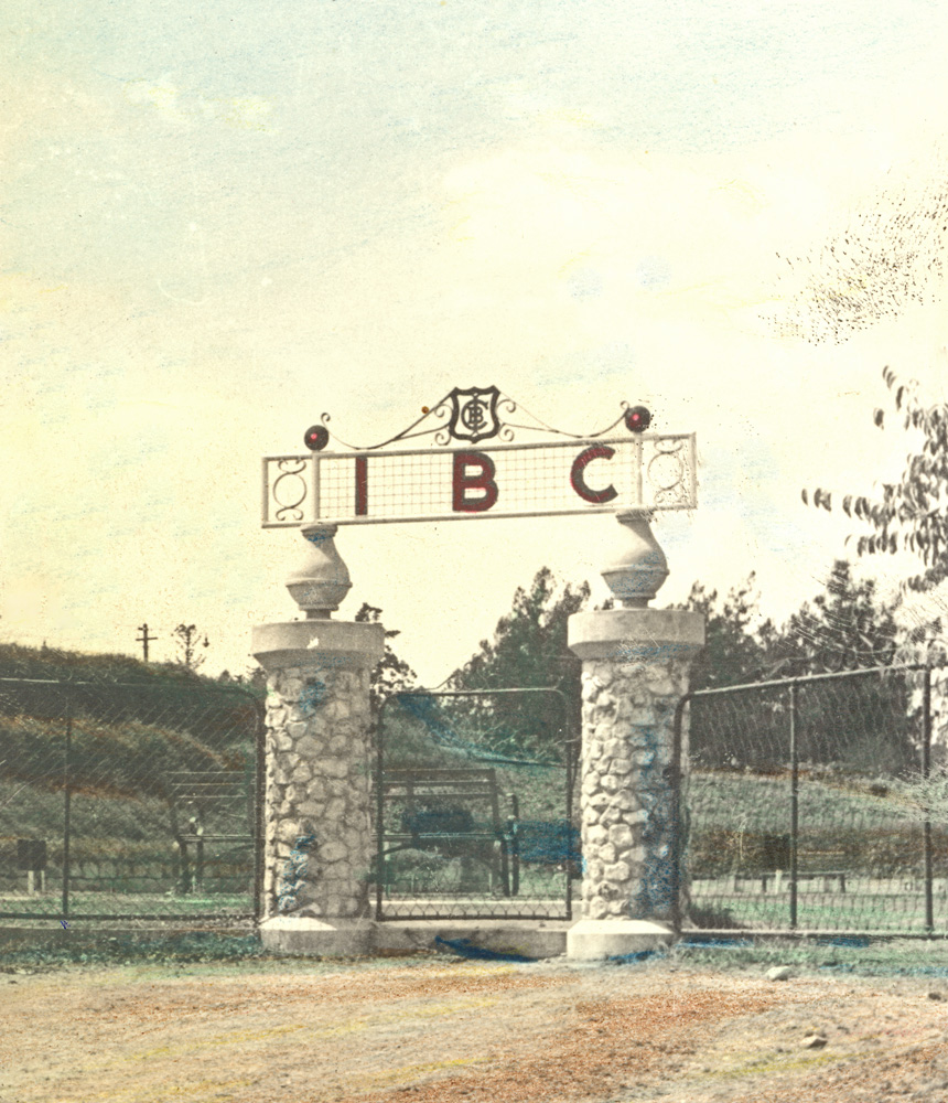 Entrance to Ipswich Bowls Club at Queens  Park, Ipswich, before 1943
