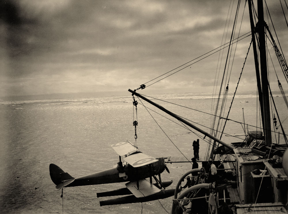 Gipsy Moth Seaplane A7-55 flown by Flight Lieutenant Eric Douglas, 1936
