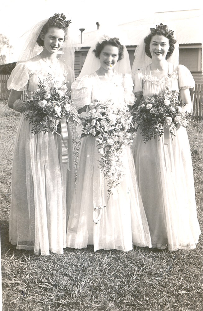 Margaret Dora Hastings and attendants at her wedding to William Allan Hughes, 1944