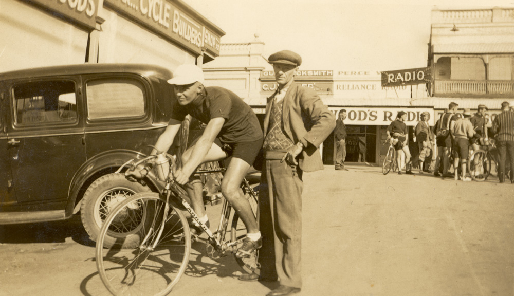Bobby Dowse and George Biddle before Ipswich to Brisbane road race, late 1940s