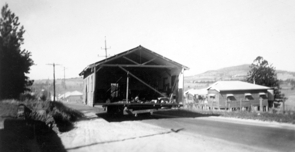 Moving a house in Marburg, 1947